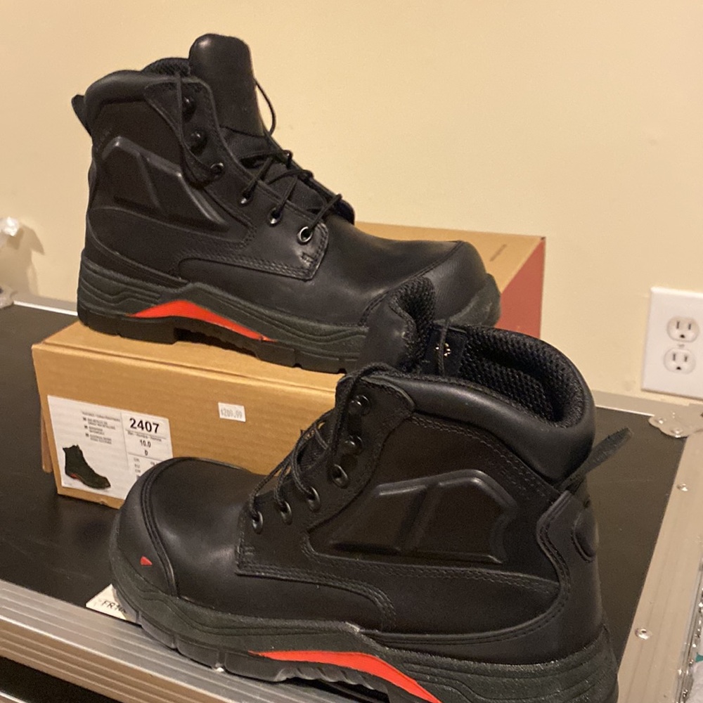 Red wing boots new in box model 2407 size 10 safety toe
